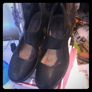 Bionics Maryjanes sz 10.  Worn 2-3 times